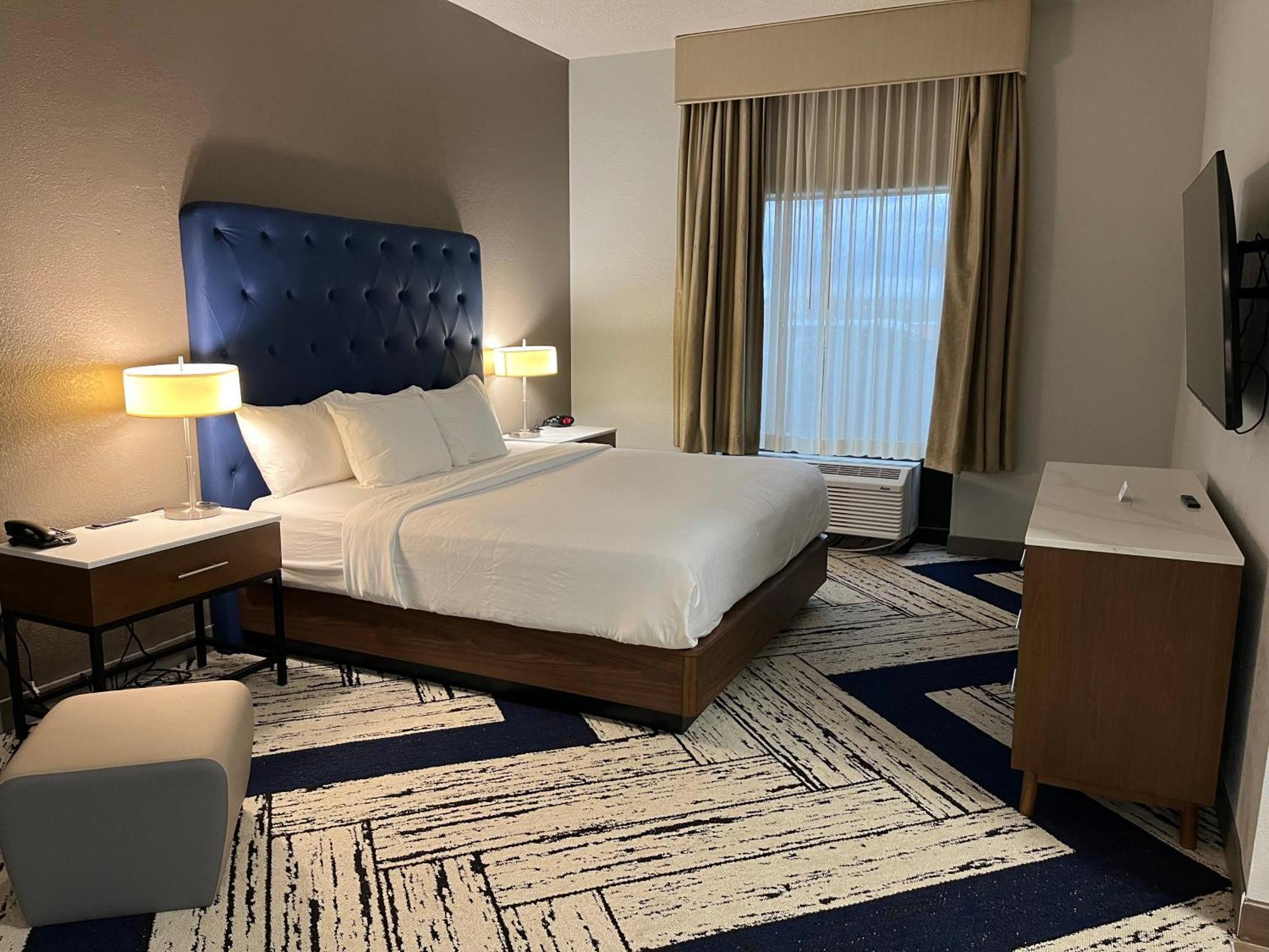Sky Point & - Airport Hotel 3*