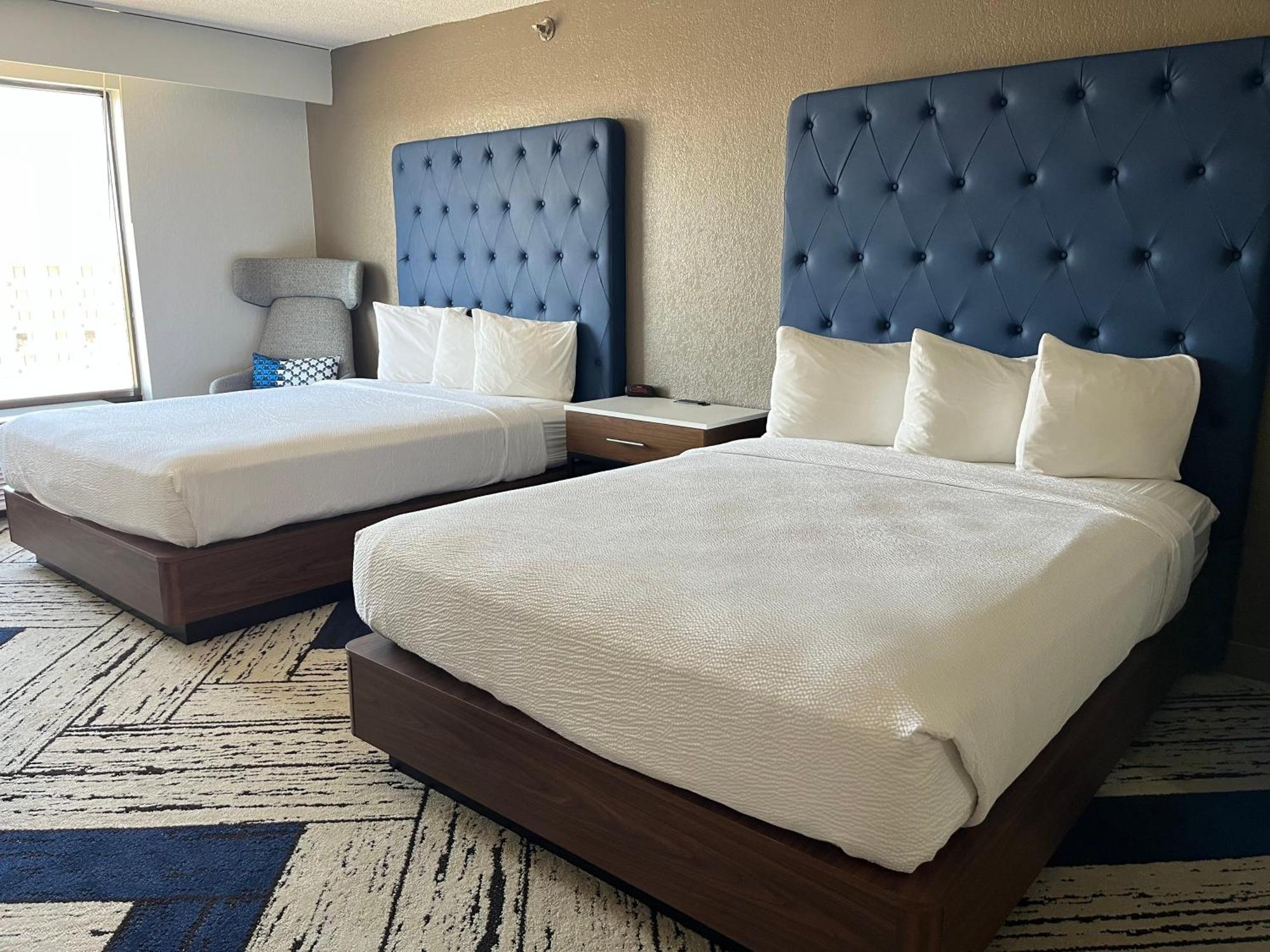 Hotel Sky Point & - Airport 3*