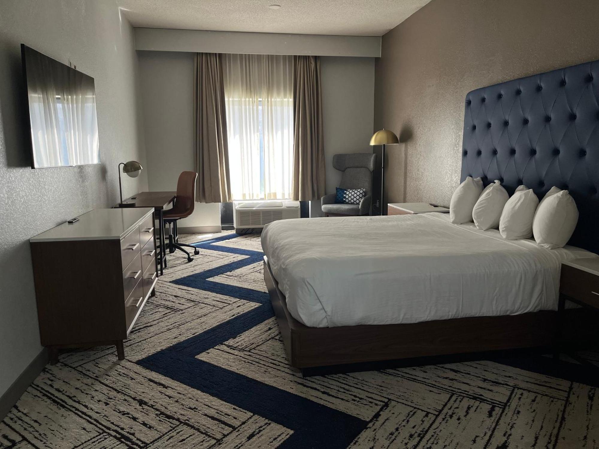 Sky Point & - Airport Hotel 3*