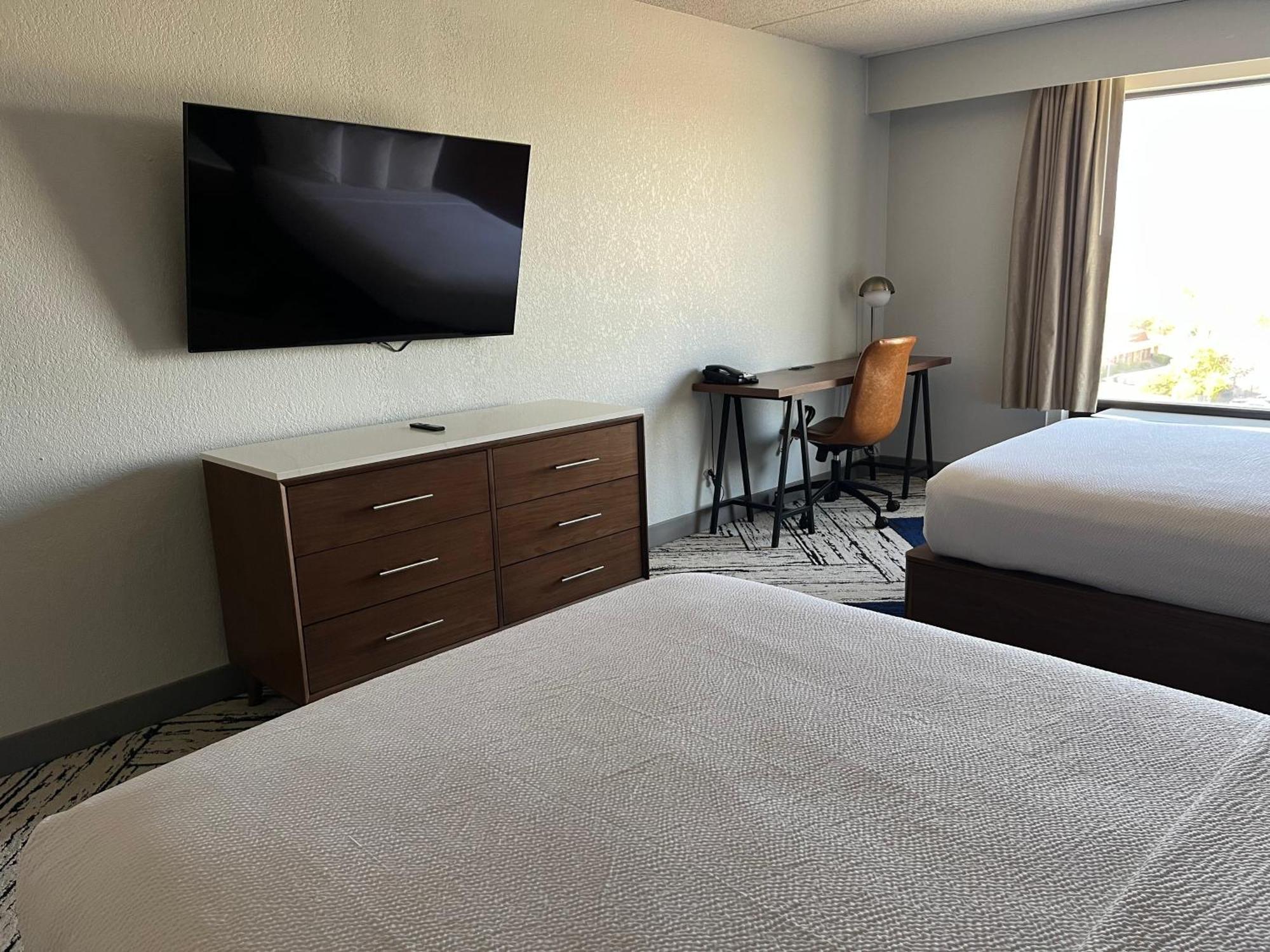 Sky Point & - Airport 3* Forest Park