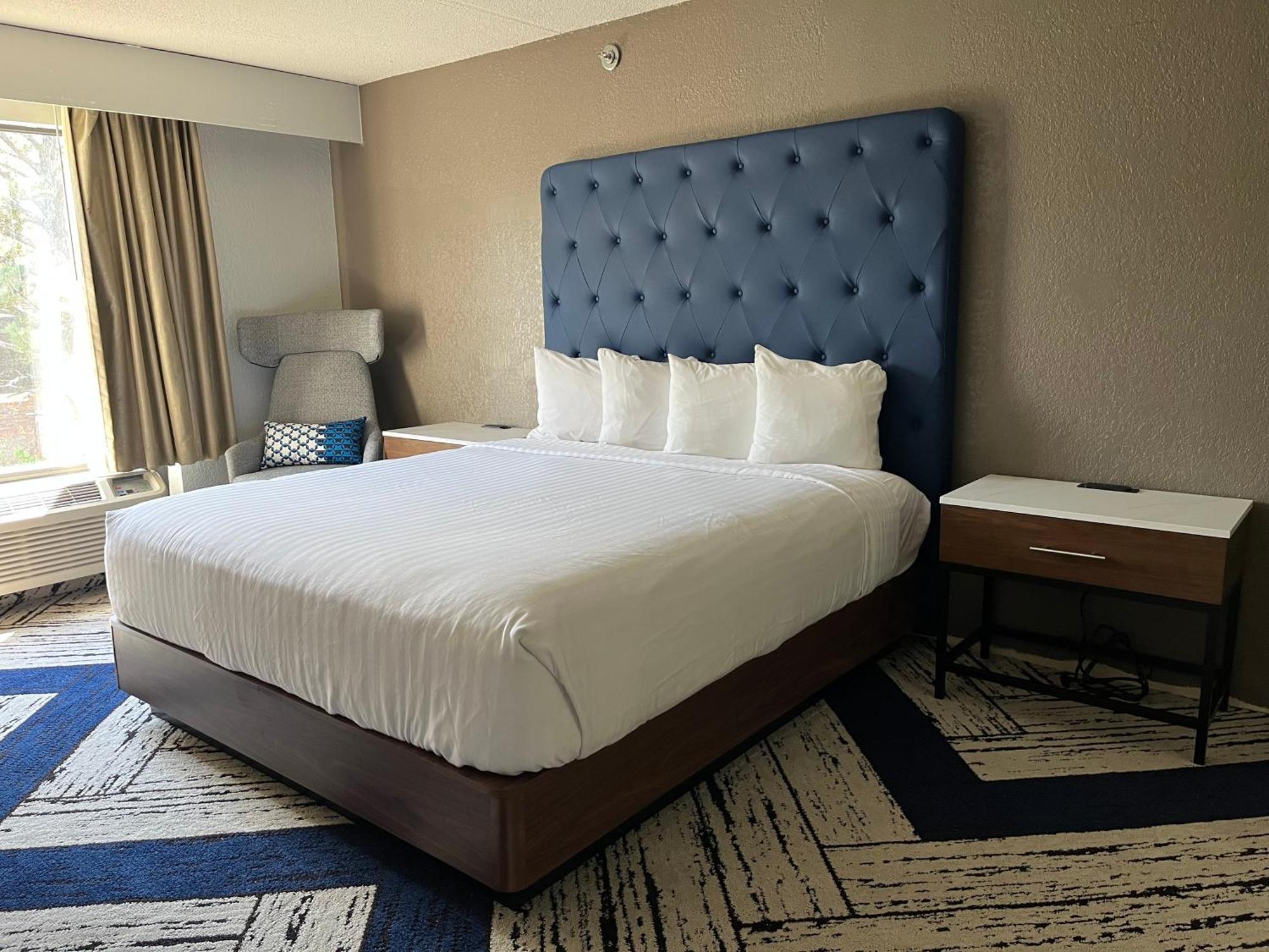 Hotel Sky Point & - Airport