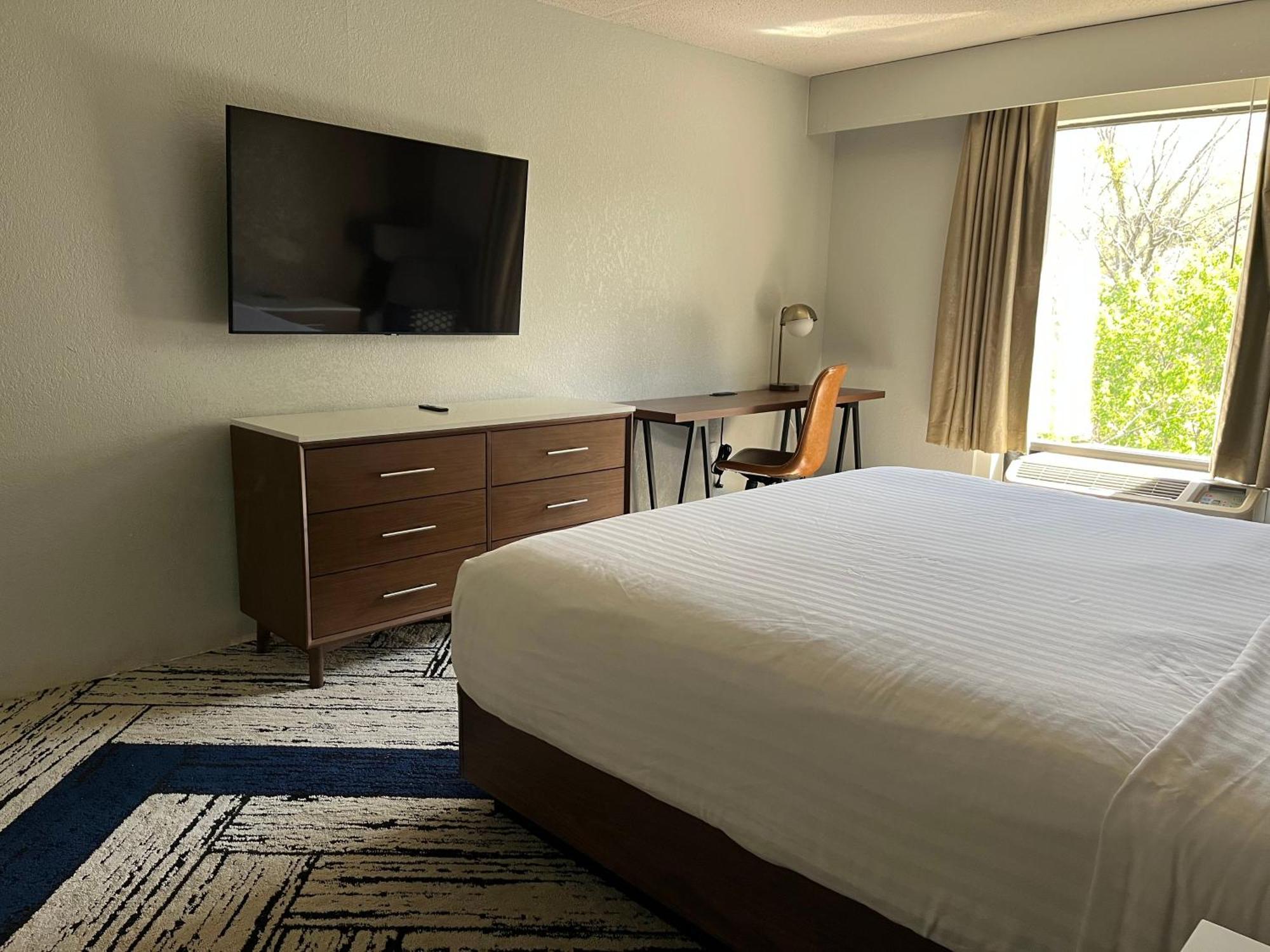 Sky Point & - Airport Hotel 3*