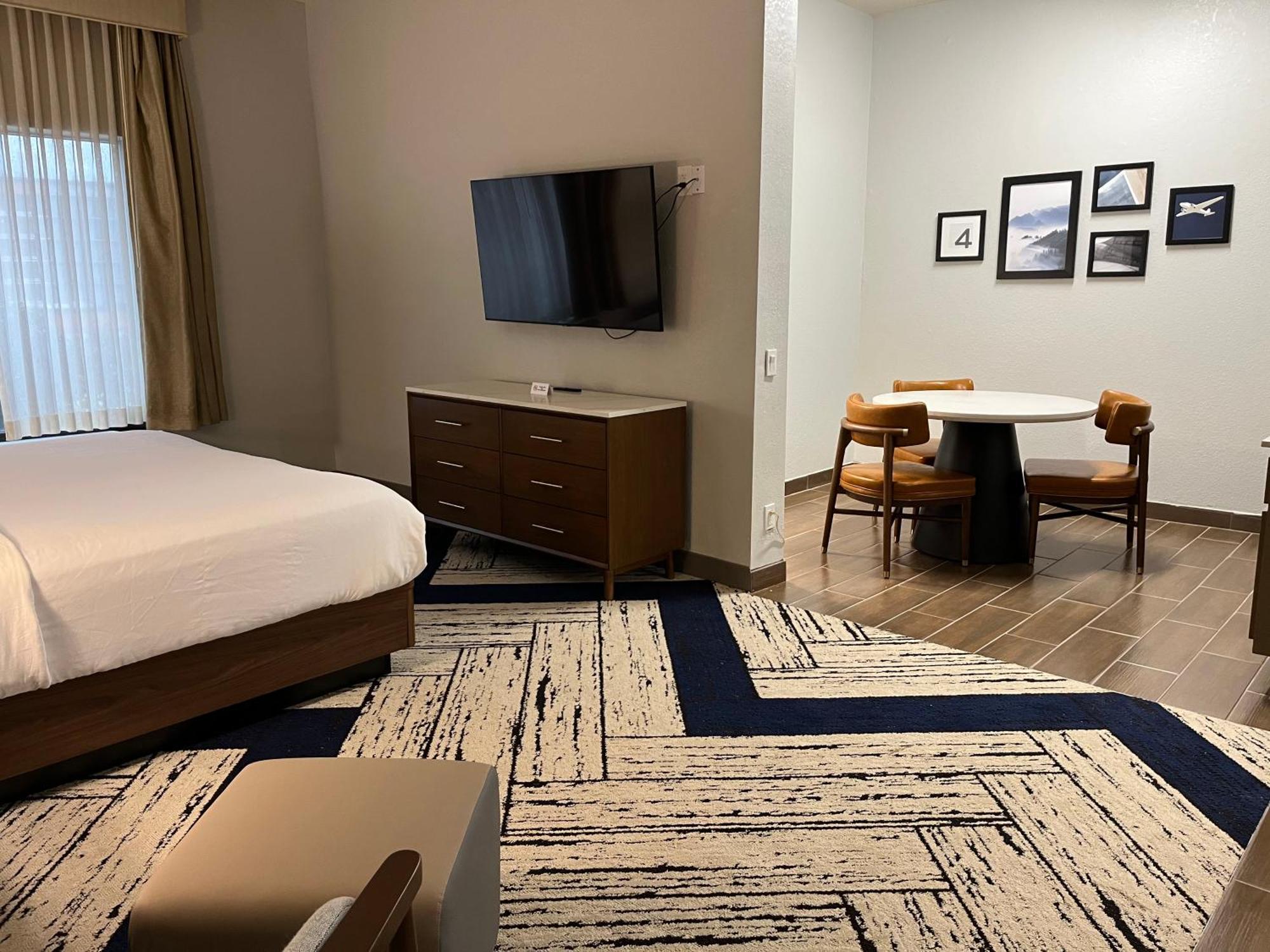 Sky Point & - Airport 3* Forest Park