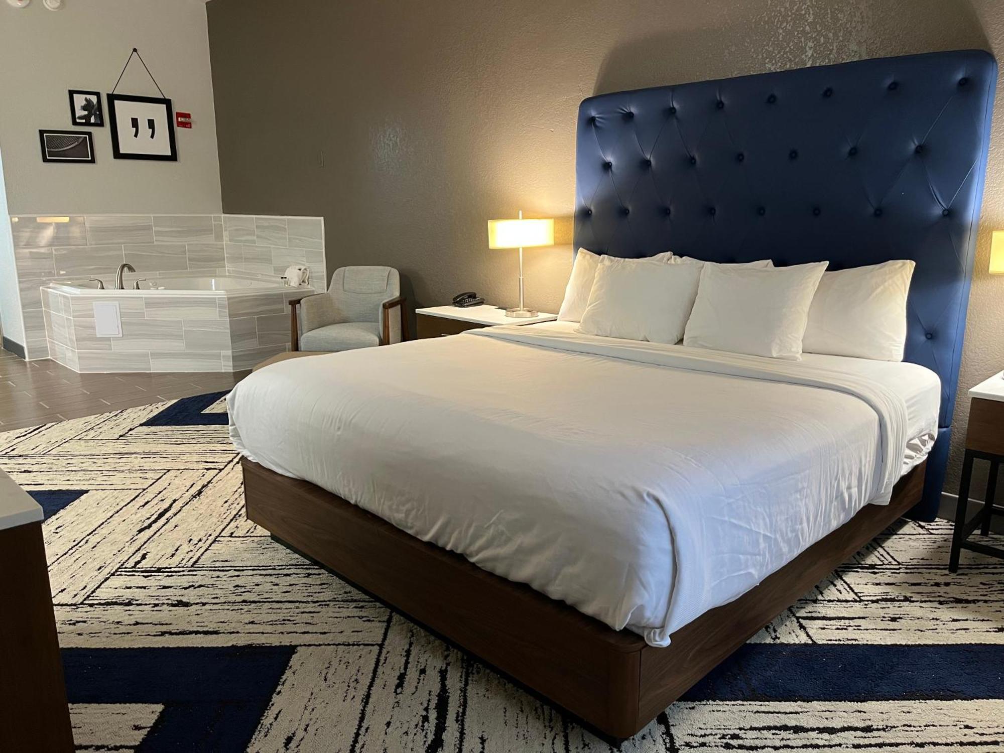 Hotel Sky Point & - Airport