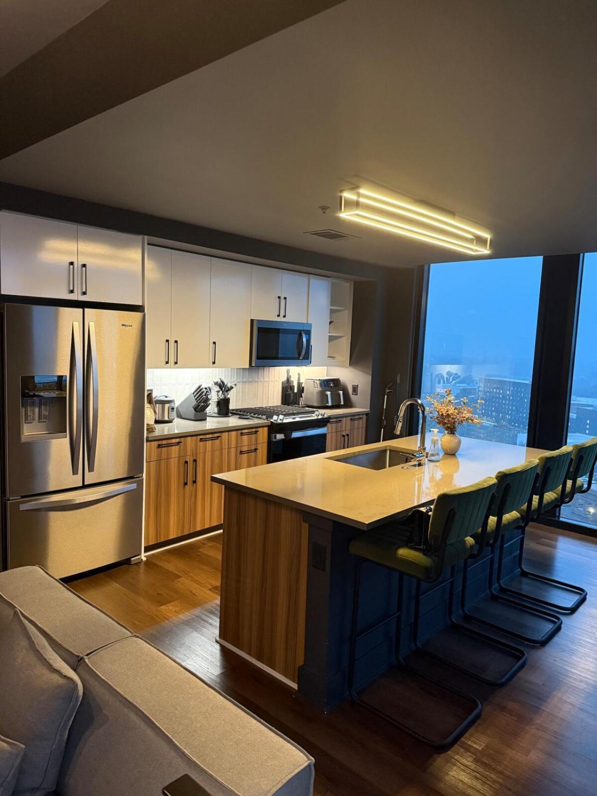 Exquisite In Midtown Apartment