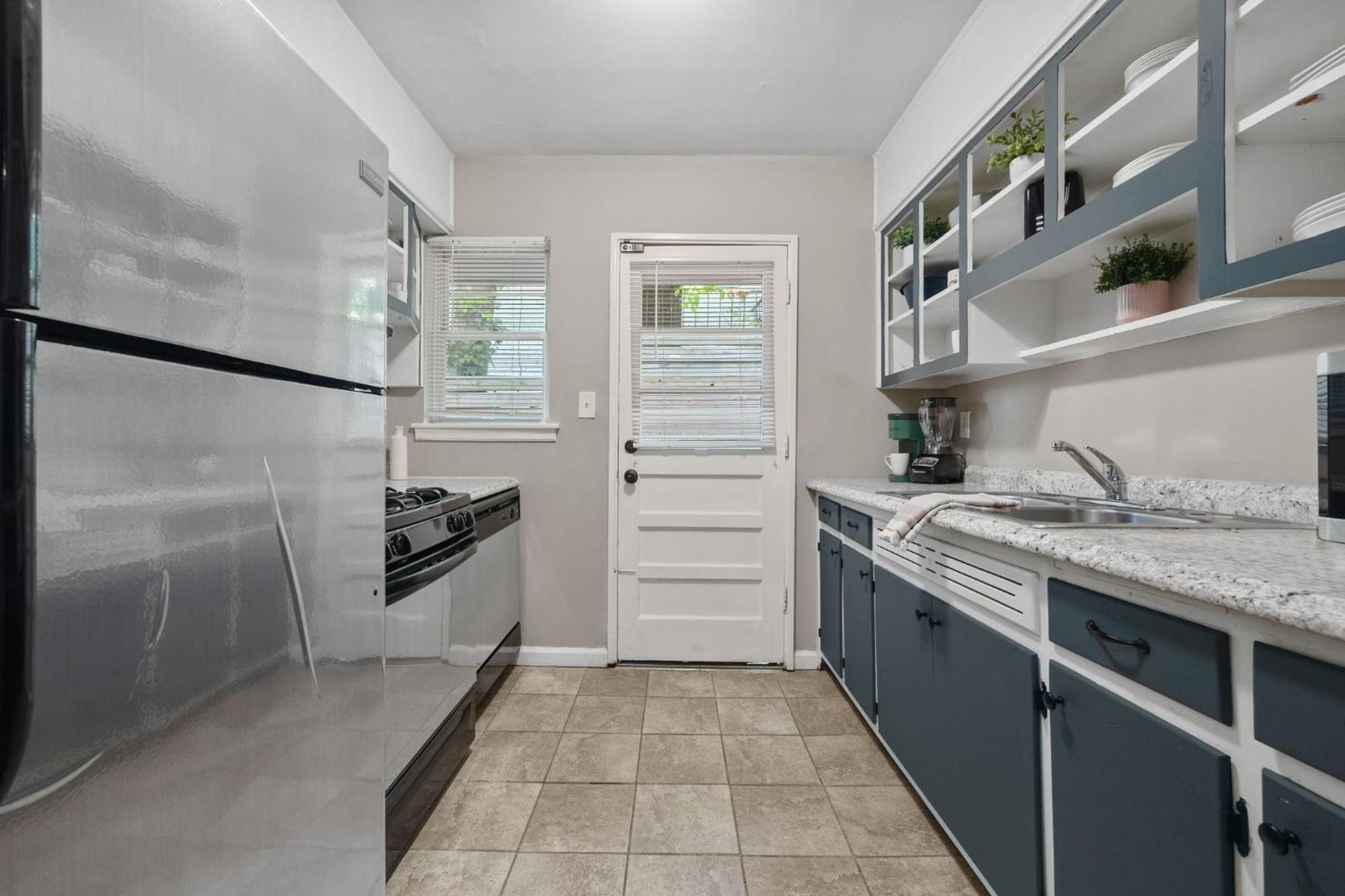 Vintage 2br House With Huge Fenced Yard & Parking Atlanta