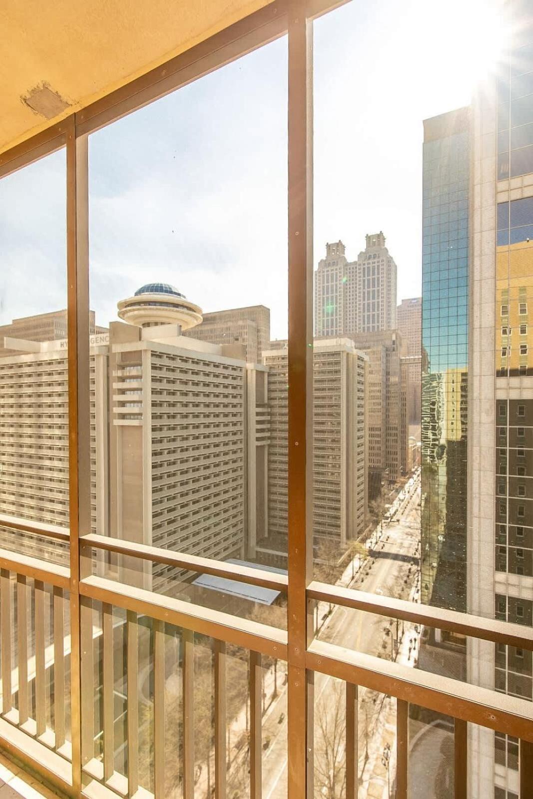 High Rise Downtown With Skyline View Holiday home *