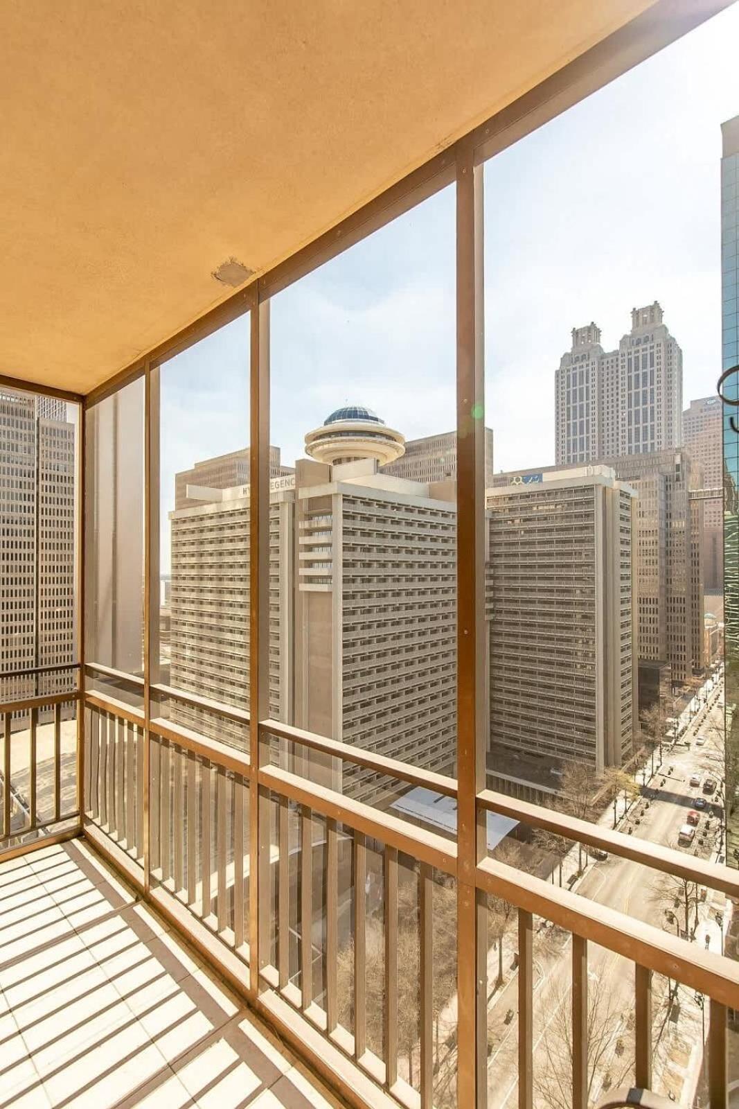 High Rise Downtown With Skyline View Holiday home