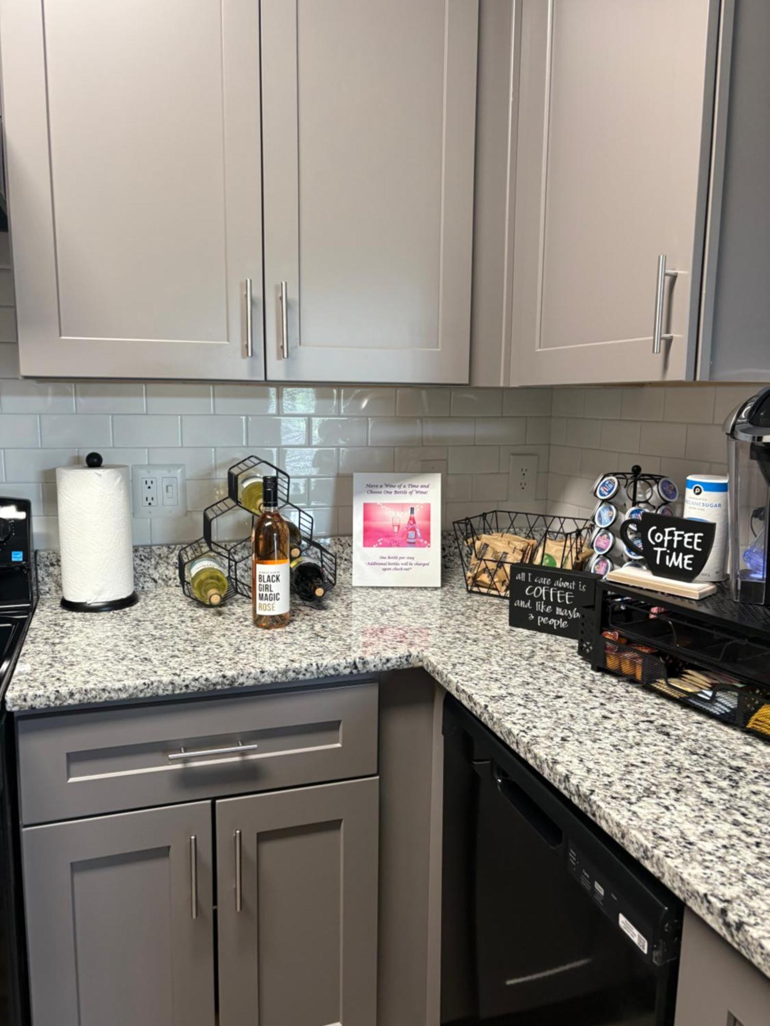 15 Minutes From Airport Charming 3 Bedroom Apartment