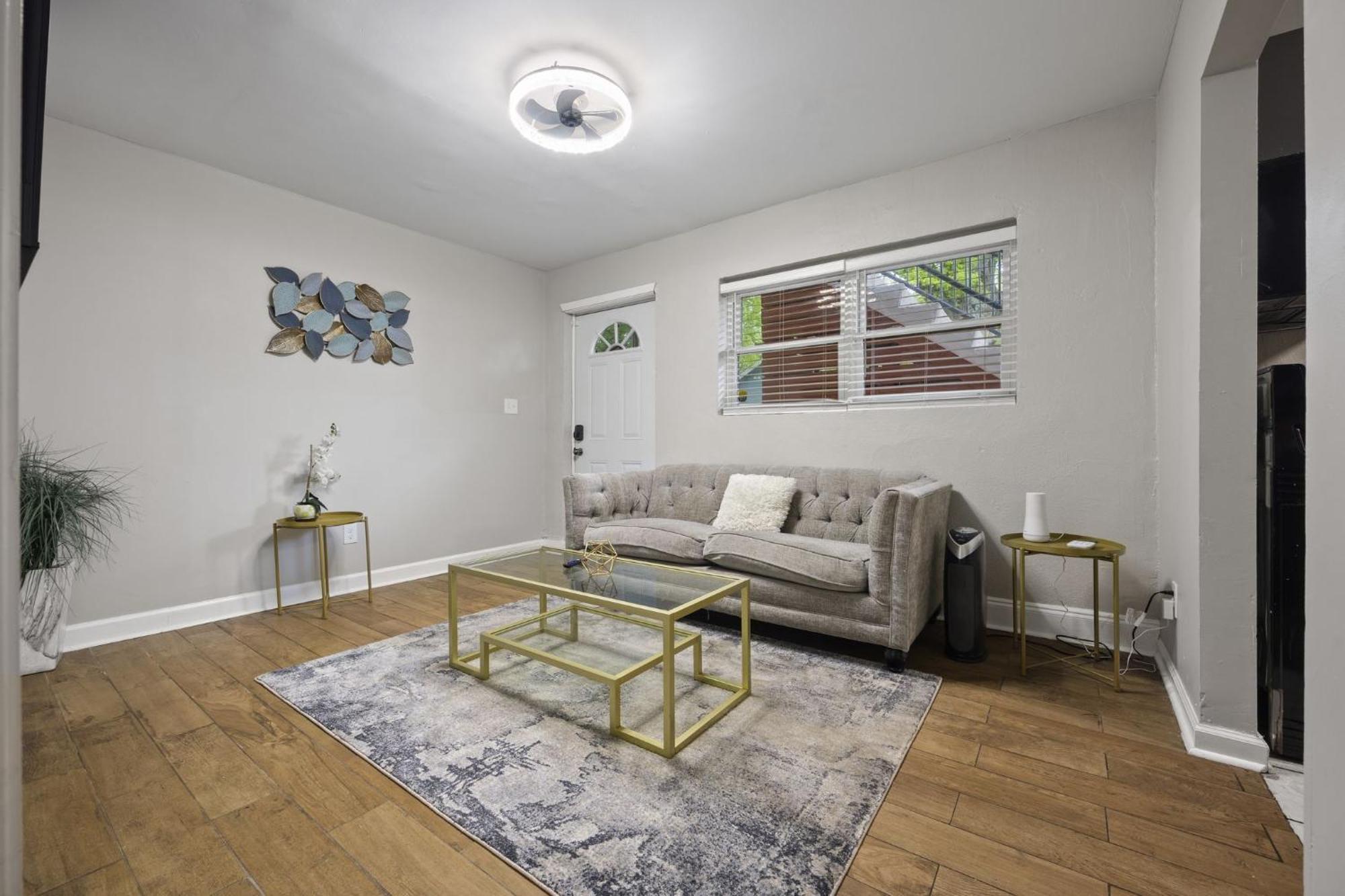 Cozy 2 Bedroom With Serene Ambiance Holiday home *