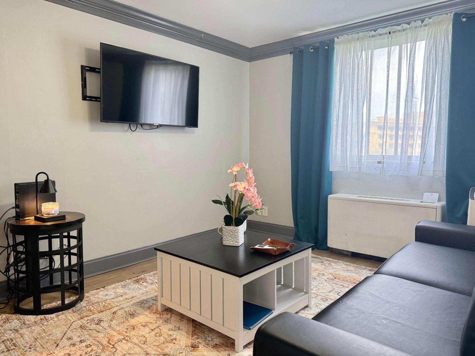 Apartment Downtown 24h Concierge 3 Bds 2br Onsite Parking Lm706