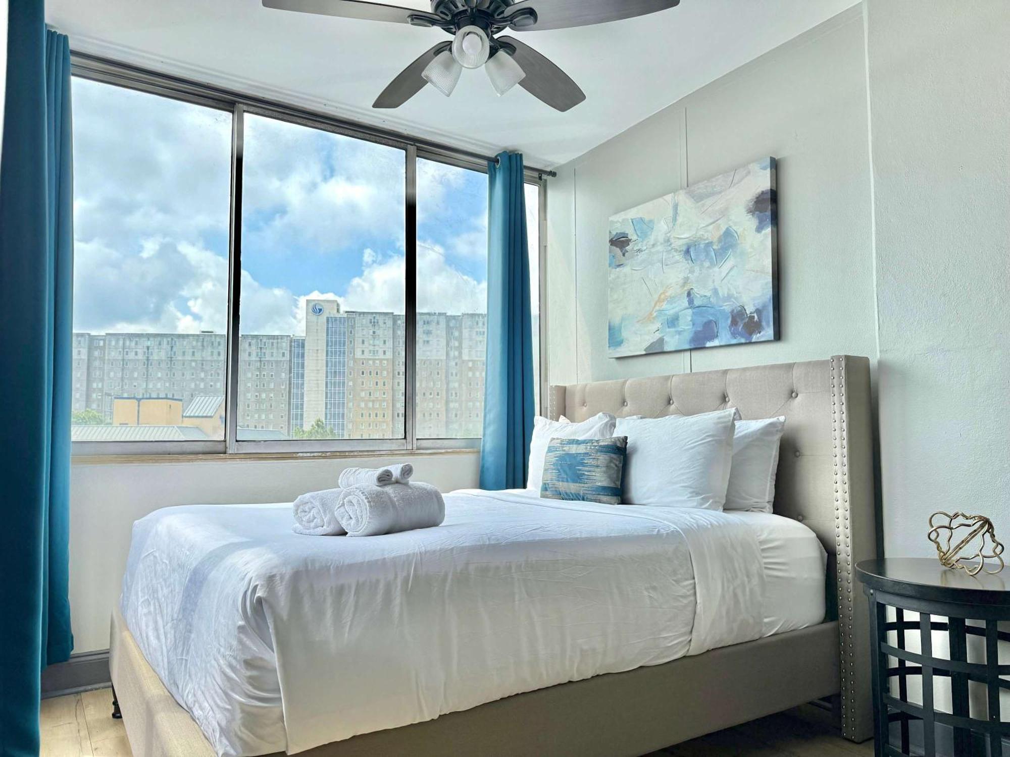 Downtown 24h Concierge 3 Bds 2br Onsite Parking Lm706 *