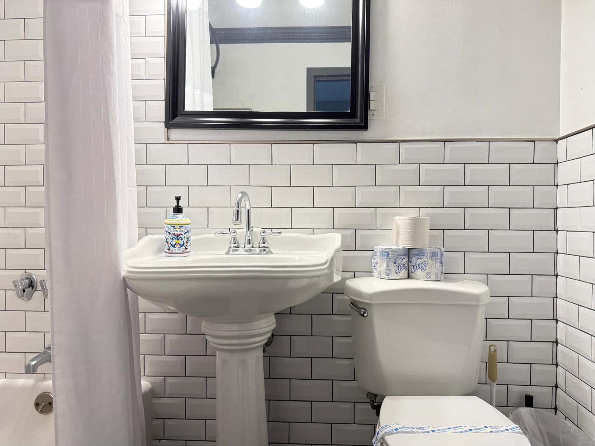 Downtown 24h Concierge 3 Bds 2br Onsite Parking Lm706 Apartment *