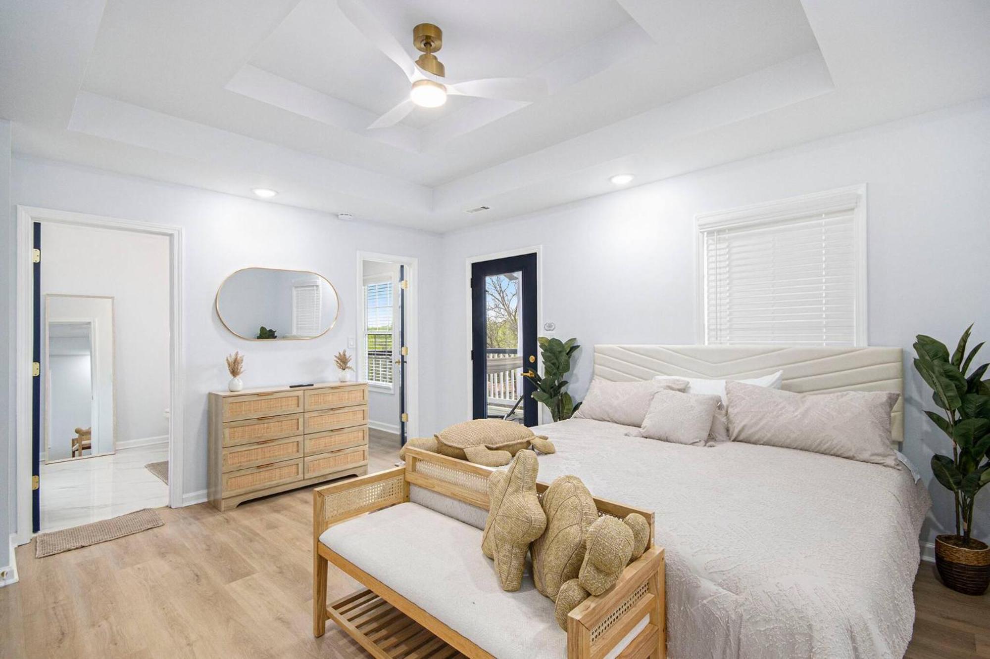 Boho Luxury| Ev Charger| Fenced Yard | King Beds Holiday home Atlanta