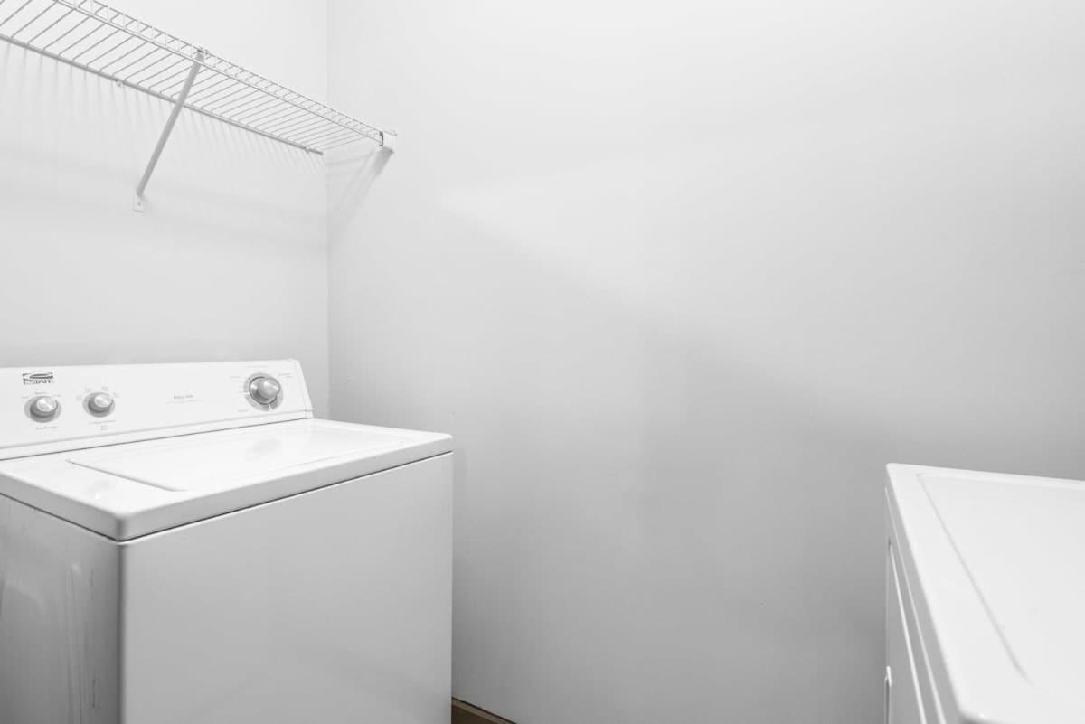 West Midtown Views - King Bed - Indoor Fireplaces *