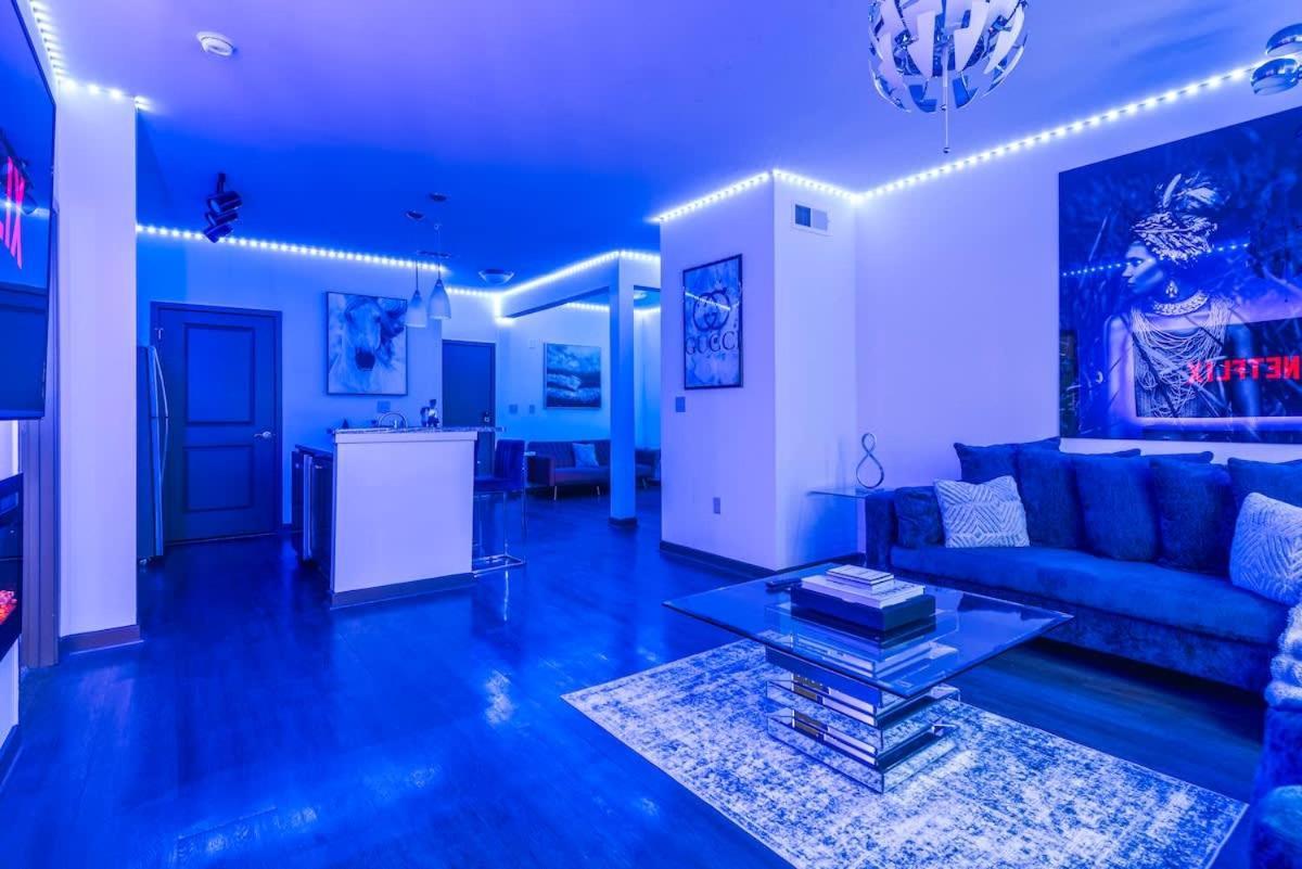 Apartment West Midtown Views - King Bed - Indoor Fireplaces *