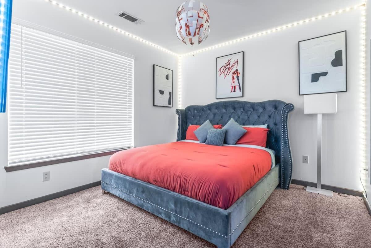 West Midtown Views - King Bed - Indoor Fireplaces Apartment Atlanta