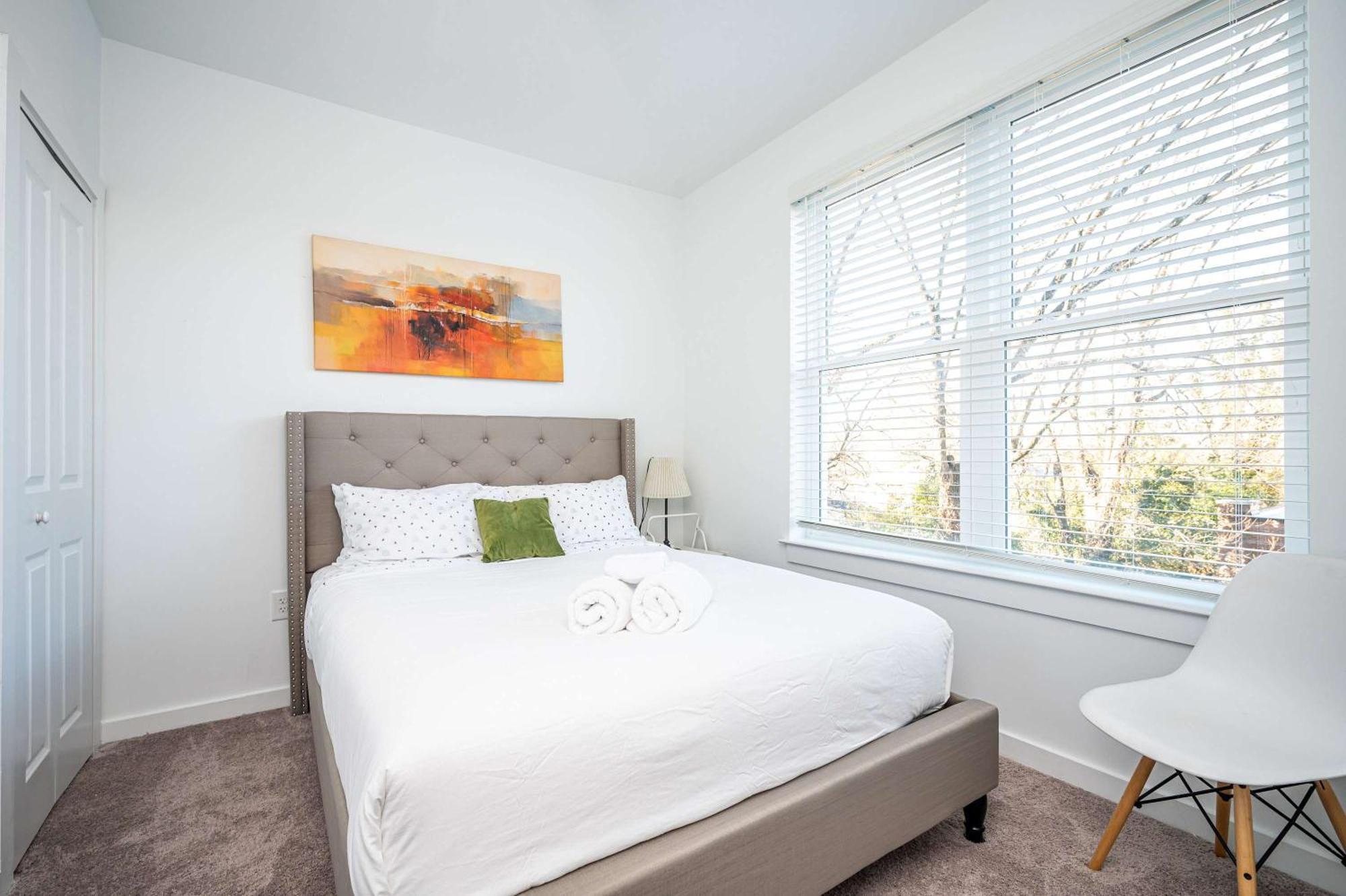 Luxe 1br W Balcony In Downtown 542blvd *