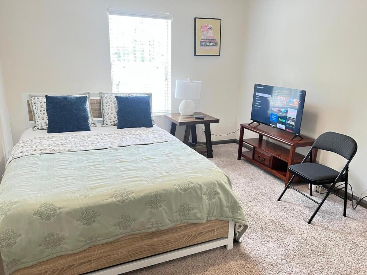 Entire Cozy 2-bedroom In Apartment