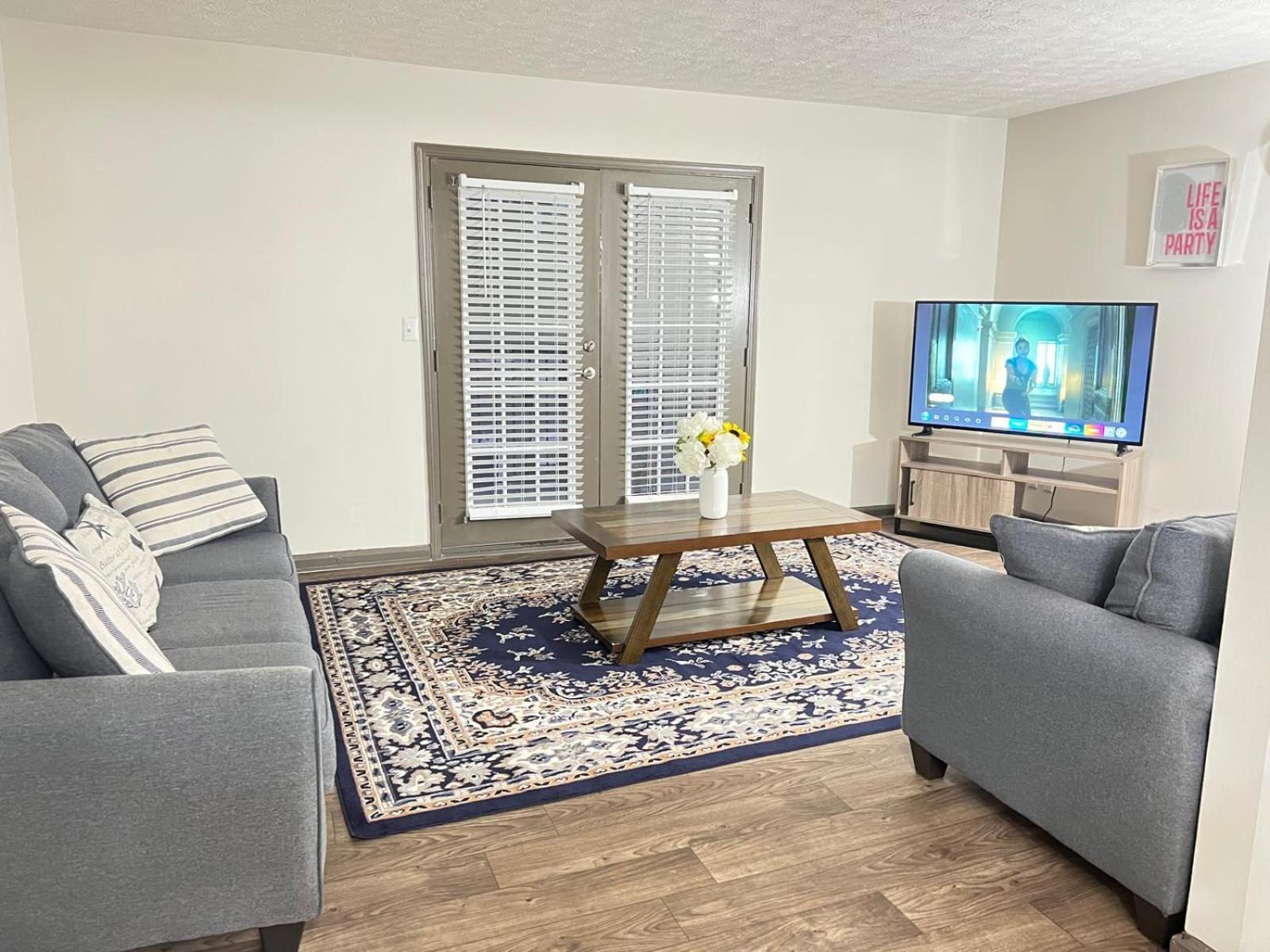 Entire Cozy 2-bedroom In Apartment