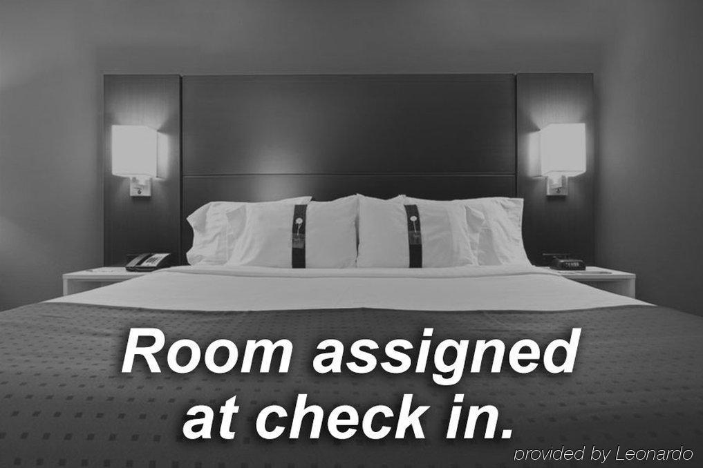 Hotel Express & Airport West - Camp Creek By Ihg 3*