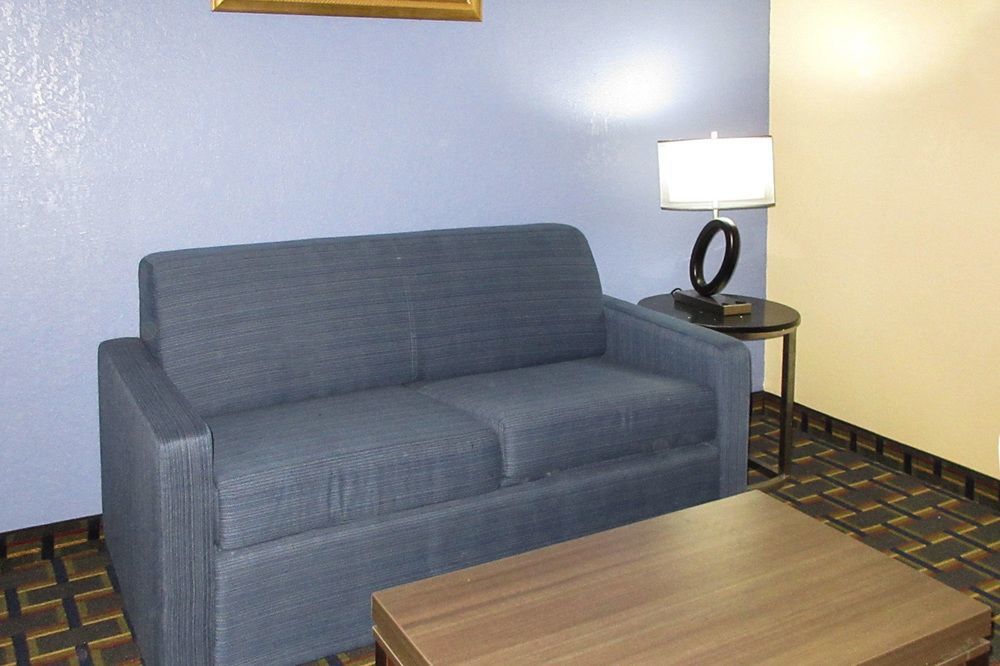 Hotel Quality & Near Six Flags East 2*