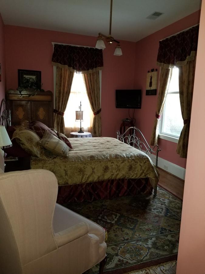 The Peach House 3*