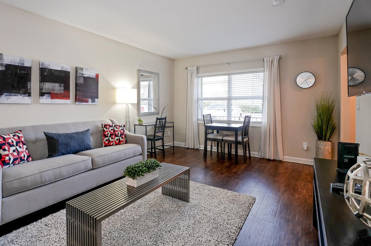 Apartment Center Location With 2 4k Hdtv's & King Bed Atlanta