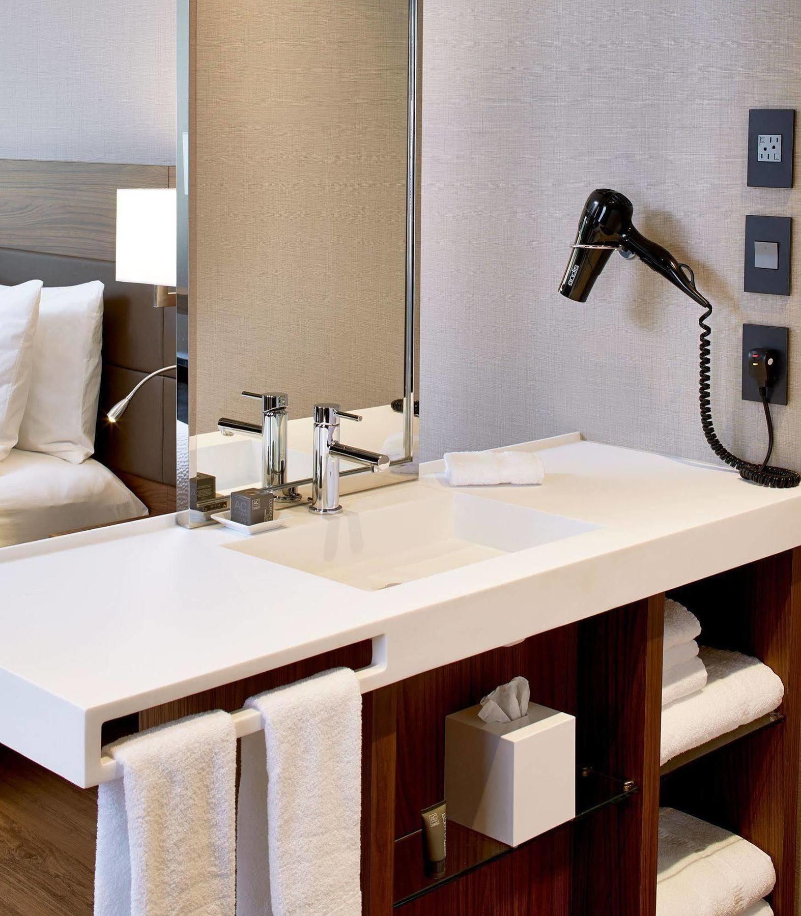 Ac By Marriott Buckhead At Phipps Plaza Hotel 4*