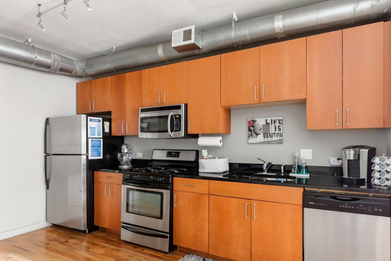 Apartment Trendy Castleberry Hill Condo- Walk To Mercedes Benz/ Downtown Attractions