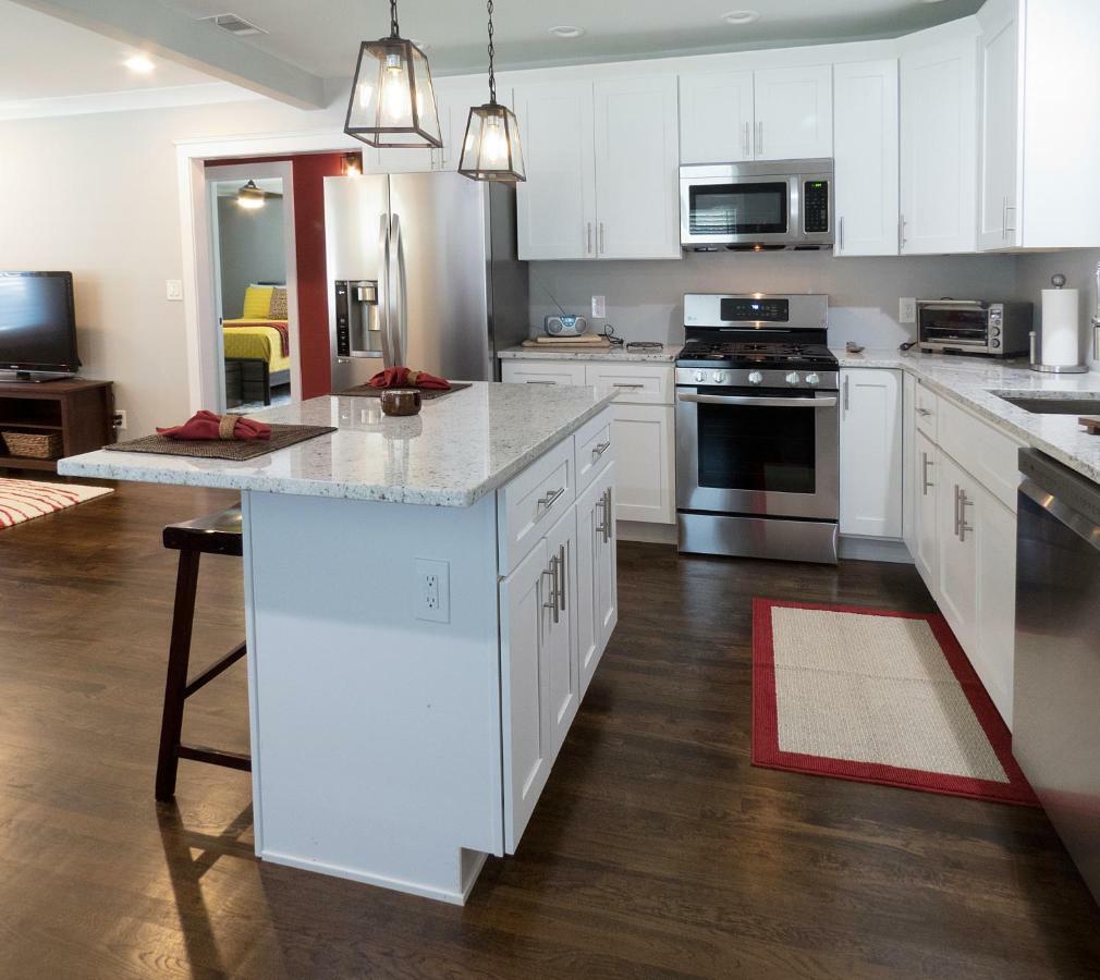 Modern Bungalow Near Downtown Holiday home