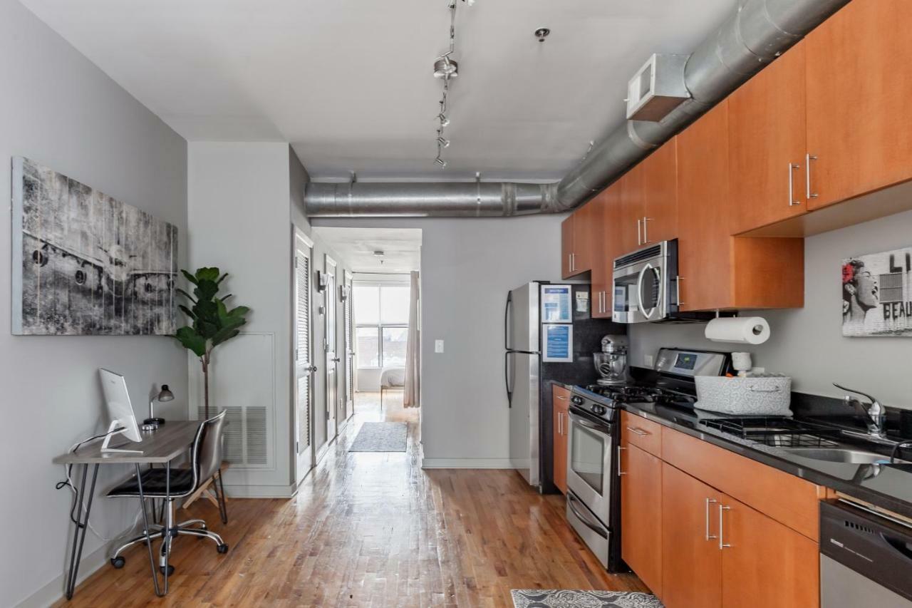 Trendy Castleberry Hill Condo- Walk To Mercedes Benz/ Downtown Attractions Apartment