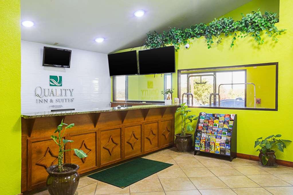 Hotel Quality & Near Six Flags East 2*
