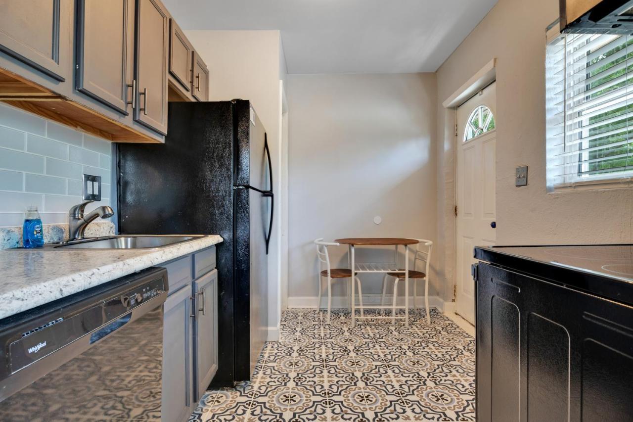 Lovely New In Downtown Atl Apartment