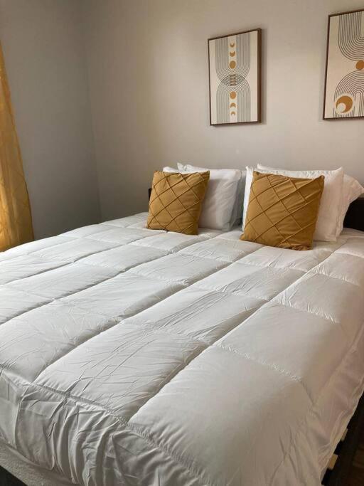 Catch A Vibe In Downtown Apartment Atlanta