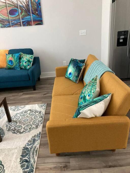 Catch A Vibe In Downtown Apartment