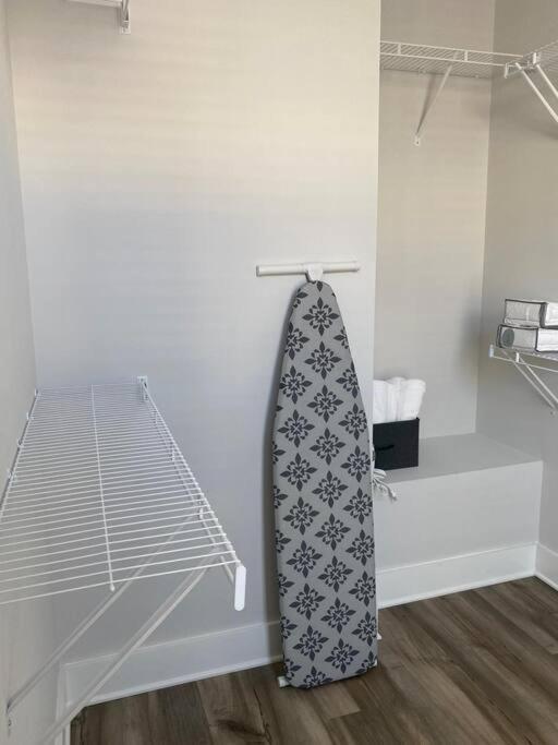 Catch A Vibe In Downtown Apartment