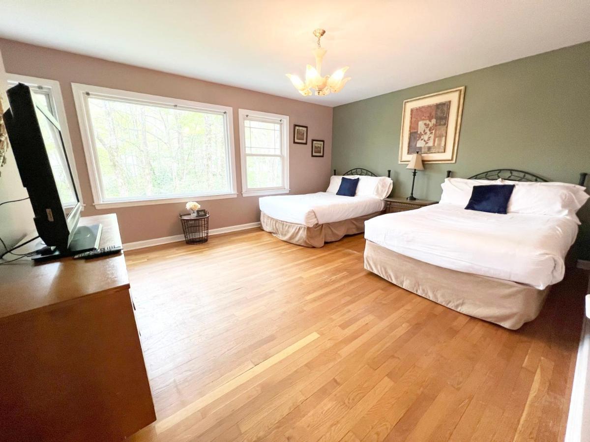Holiday home 445 Forest Hills Dr