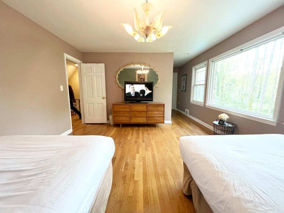 445 Forest Hills Dr Atlanta