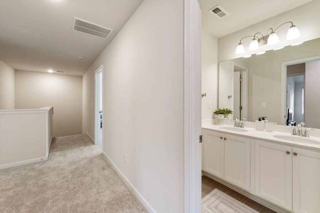 Brand New Modern House! 10min From Atl Airport Holiday home Atlanta
