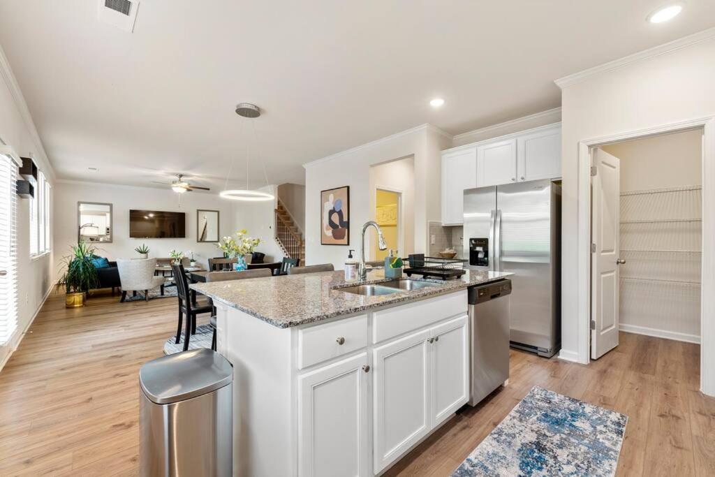 Holiday home Brand New Modern House! 10min From Atl Airport