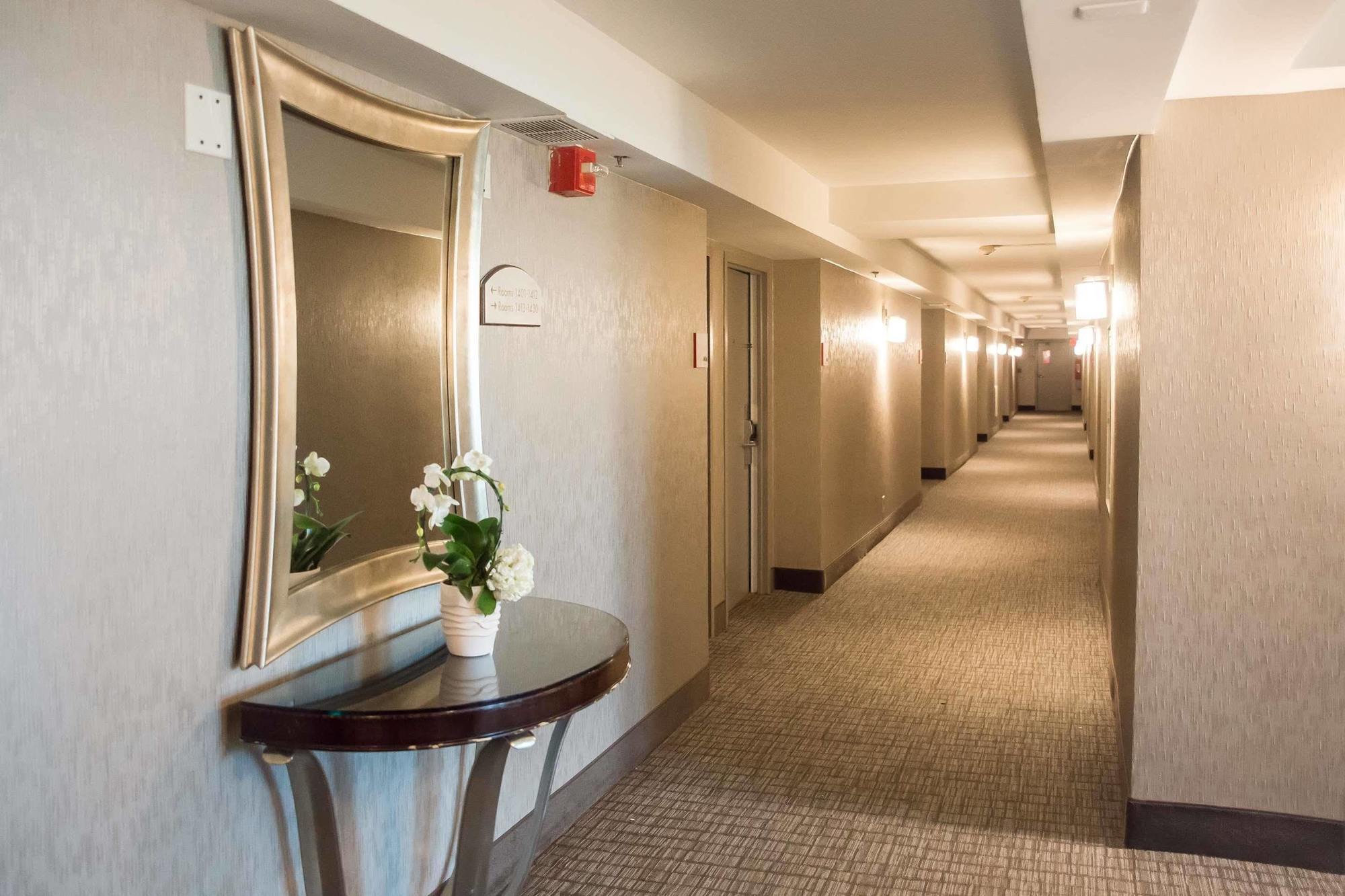 Ramada Plaza By Wyndham Downtown Capitol Park 3*