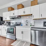 20% Off! Spacious 4Br House W/ Free Parking, Wi-Fi