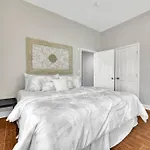 20% Off! Spacious 4Br House W/ Free Parking, Wi-Fi