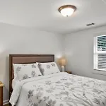 4-Bed 2-Bath Pet Friendly Home In Heart Of Atlanta