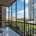 Center Downtown! King Bed! Private Balcony! Pt8I