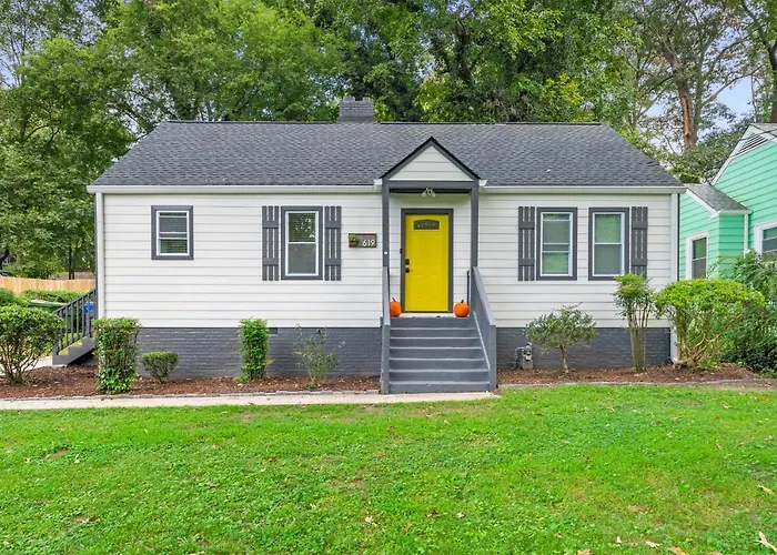 Saffron Door Sanctuary, Near Downtown Atlanta!