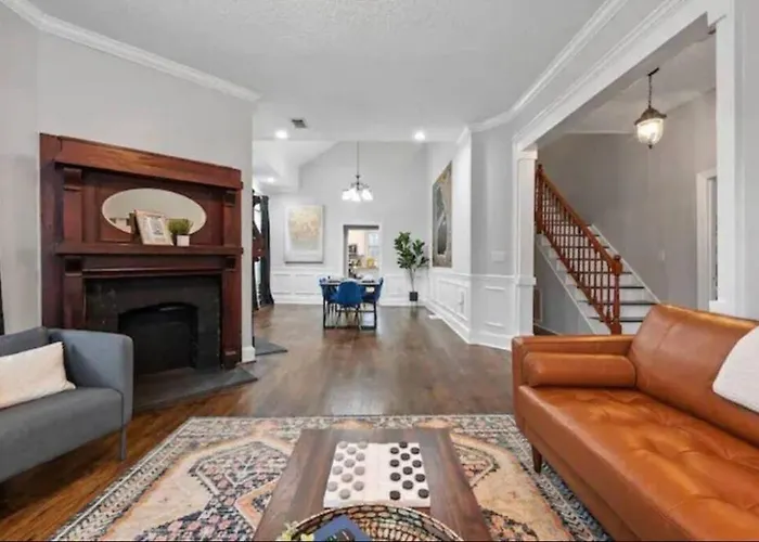 5 Bedroom Home Near Downtown Atlanta And Major Attractions