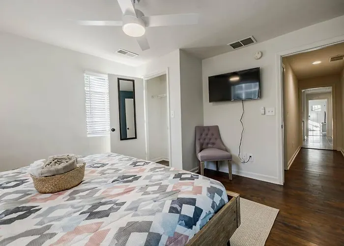 5Min-Grant Park With Fenced Yard, Parking And Pet Friendly