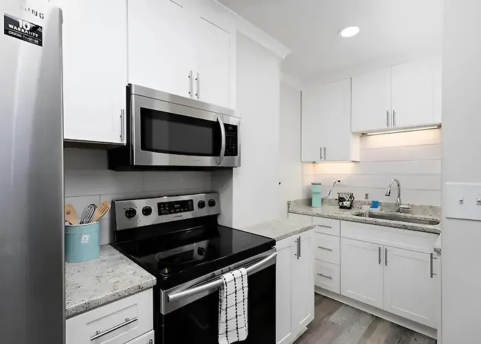1Br Apt,Centrally Located, City View